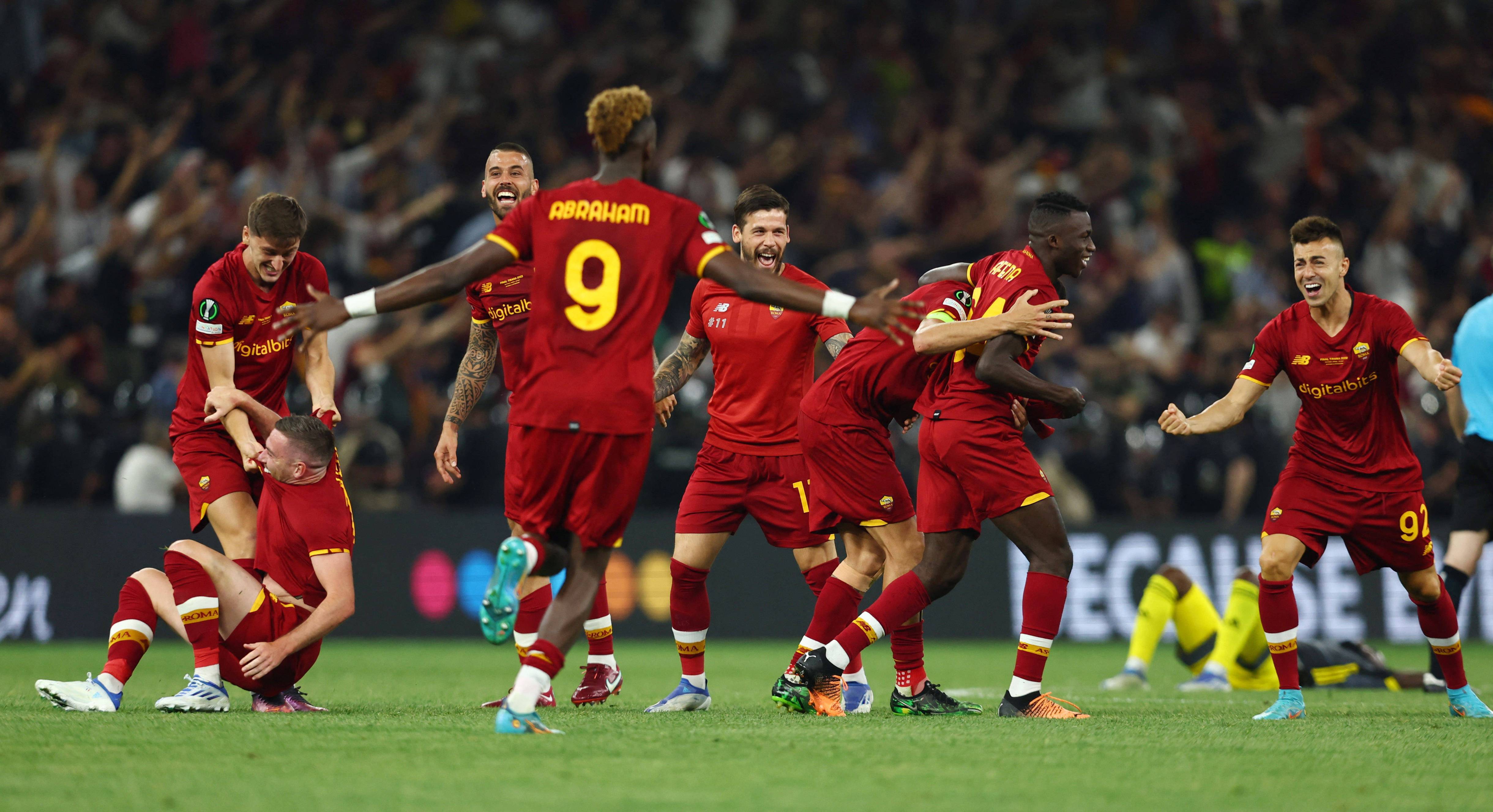 爱游戏网页版入口-球员们在足球比赛中如何展现出团队合作的重要性？的简单介绍