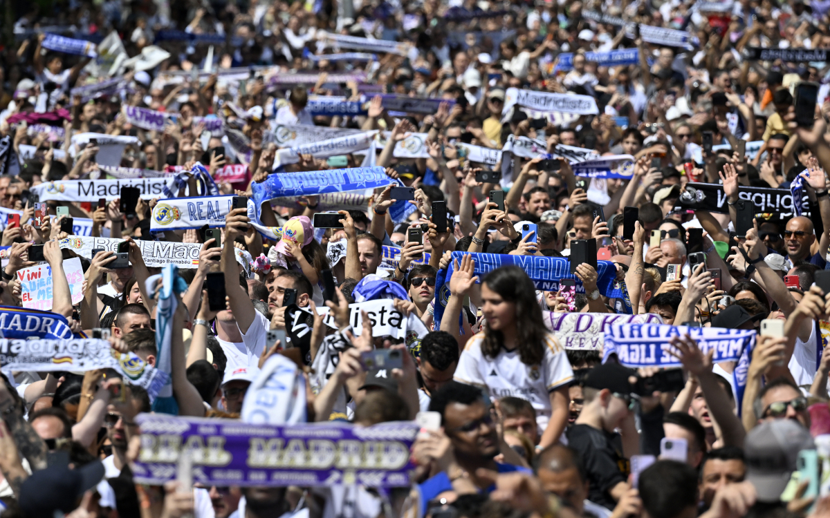 精彩瞬间连连，球迷为球队场场为之欢呼