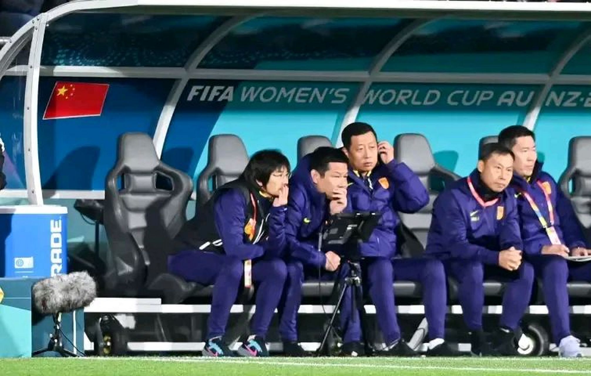 包含英格兰女足中场球员逆转比分，帮助球队晋级！的词条