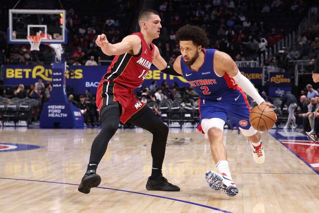 爱游戏入口-热火主场扩大优势，活塞内线无法抵挡的简单介绍