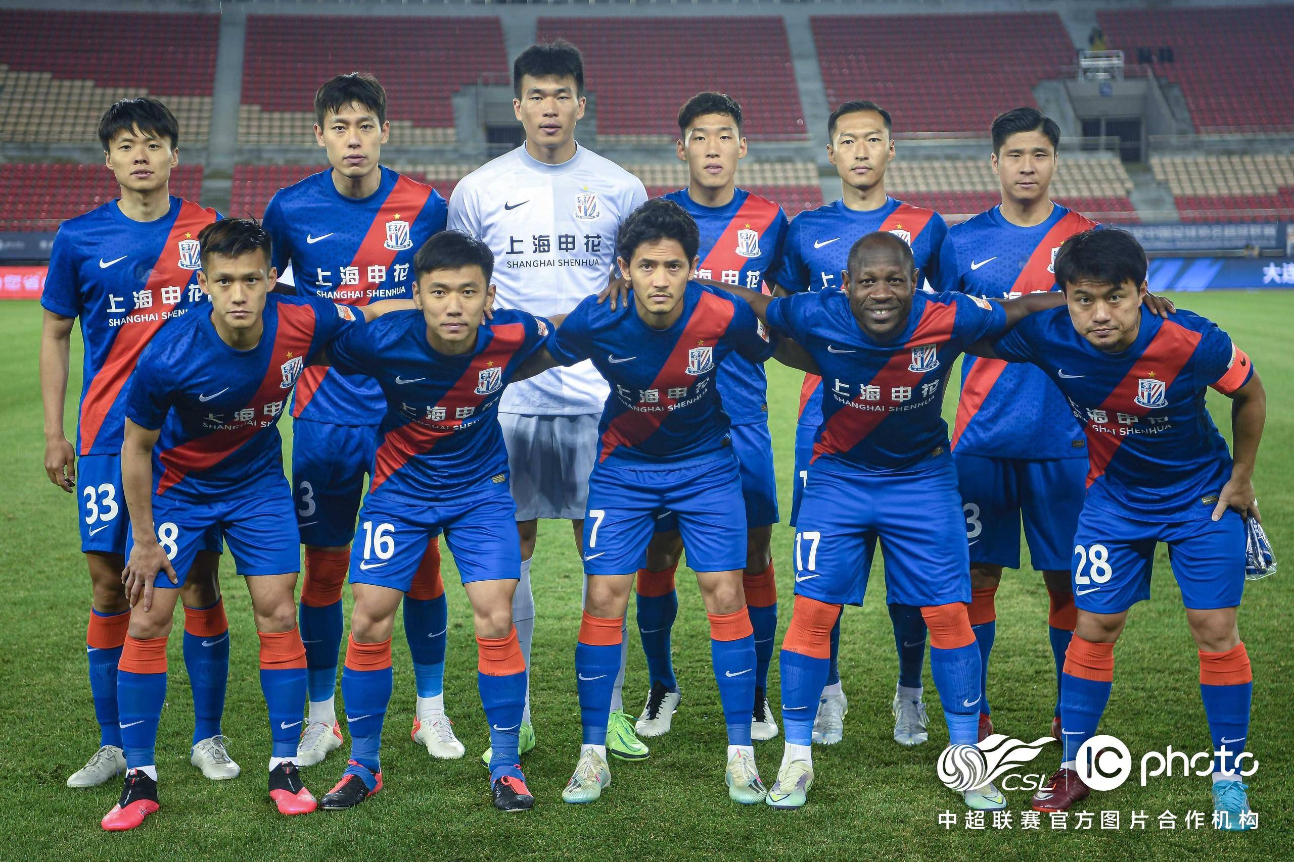 足球比赛中东亚球队夺冠在望 足球比赛中东亚球队夺冠在望