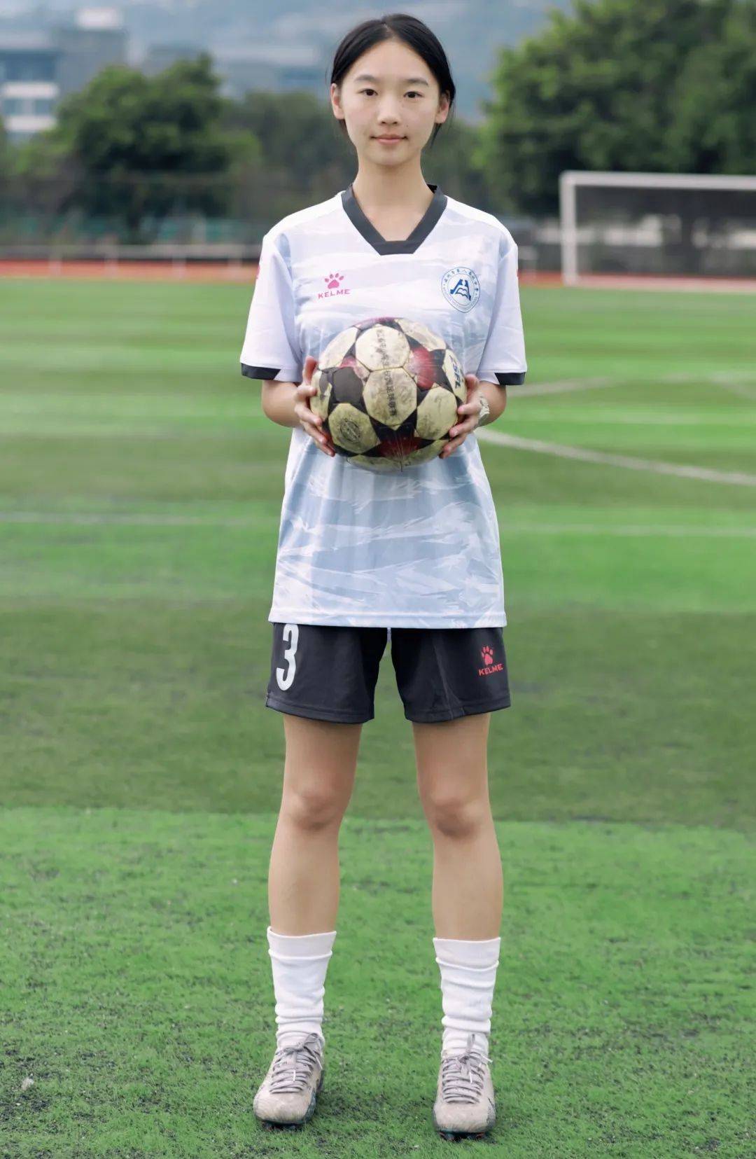 爱游戏app-战胜艰难！女足队员拼搏进取