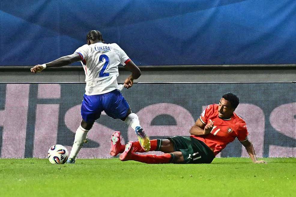 爱游戏官方登录入口-意料之中:西班牙队欧冠弯道超车的简单介绍