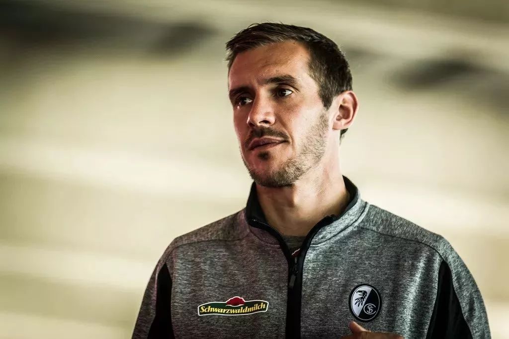 沙尔克老将期待与年轻队友取得默契 沙尔克老将期待与年轻队友取得默契