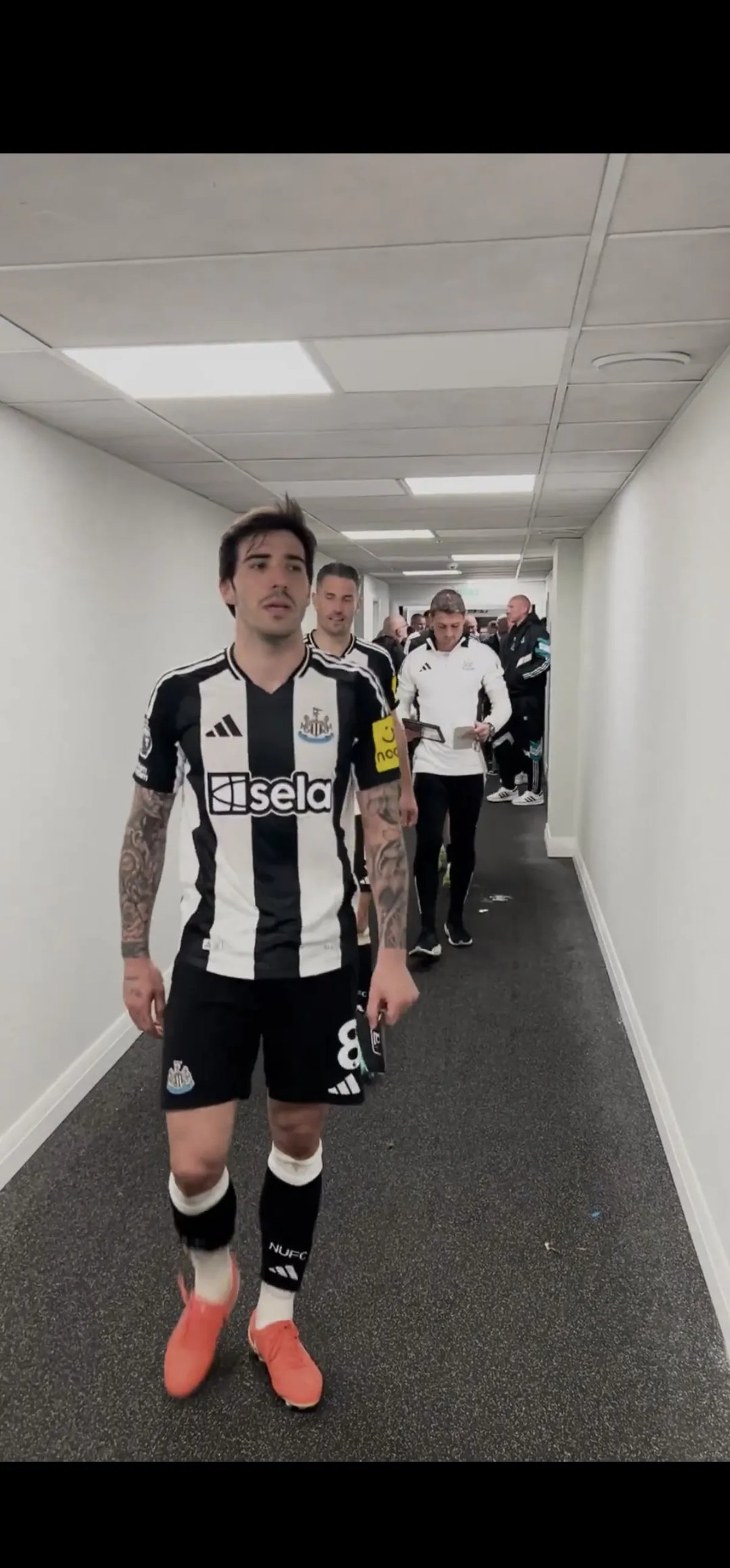 爱游戏官网-纽卡斯尔主场击败谢周三，稳定排名中游的简单介绍