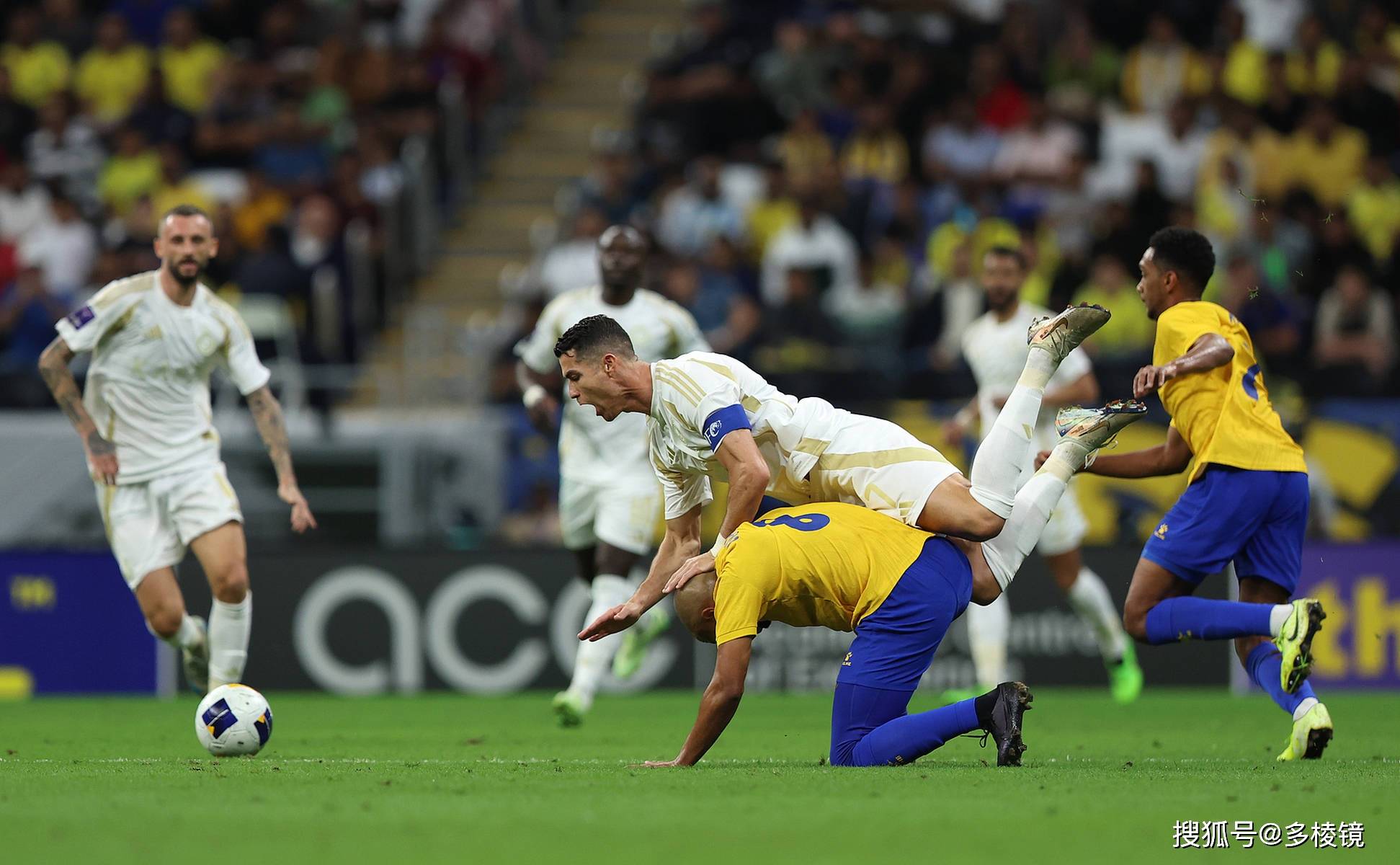 爱游戏亚洲官网-意大利足球豪门齐聚赛场，激烈较量一触即发