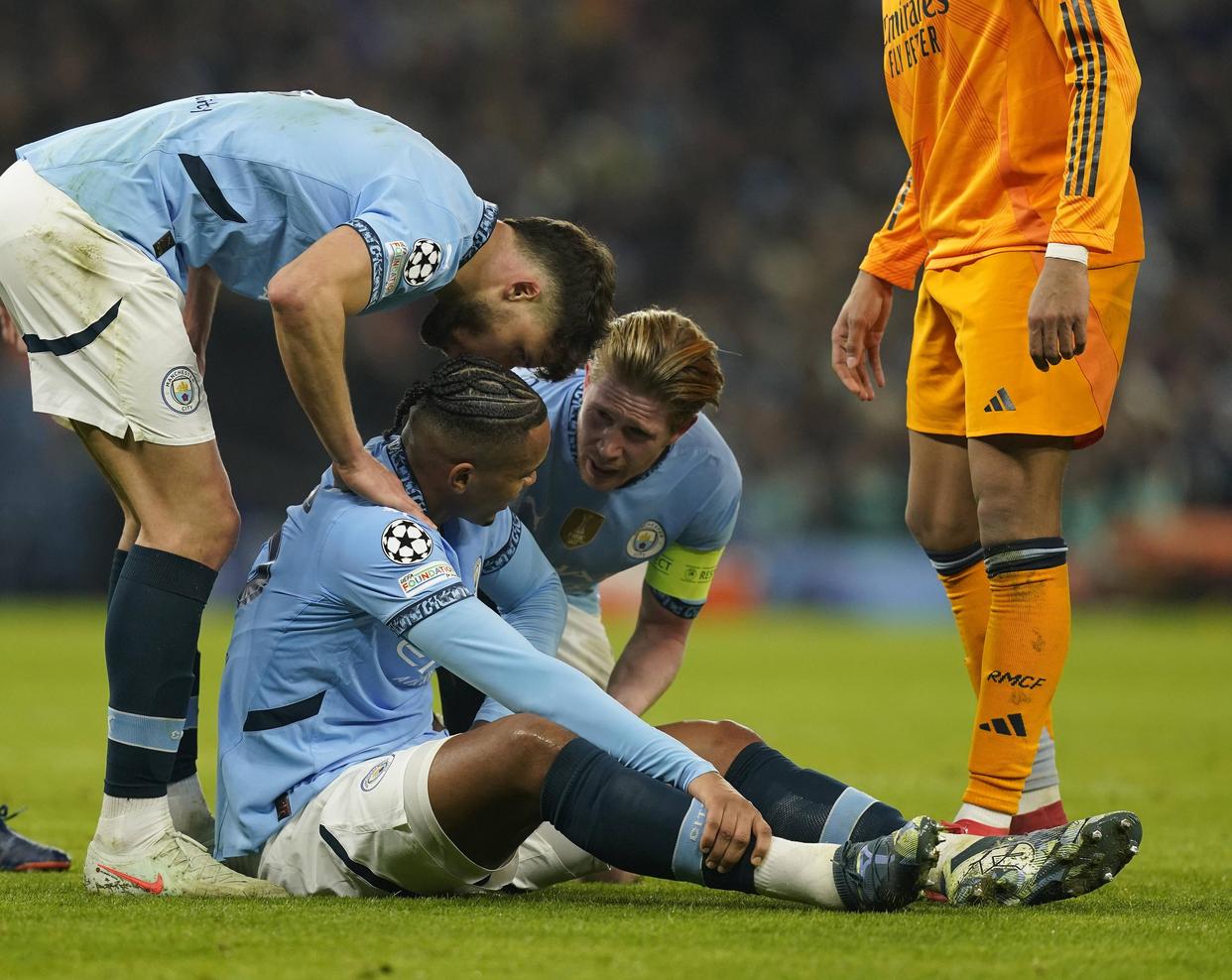 爱游戏官方入口-曼城客场大胜伯恩茅斯，领先优势扩大的简单介绍