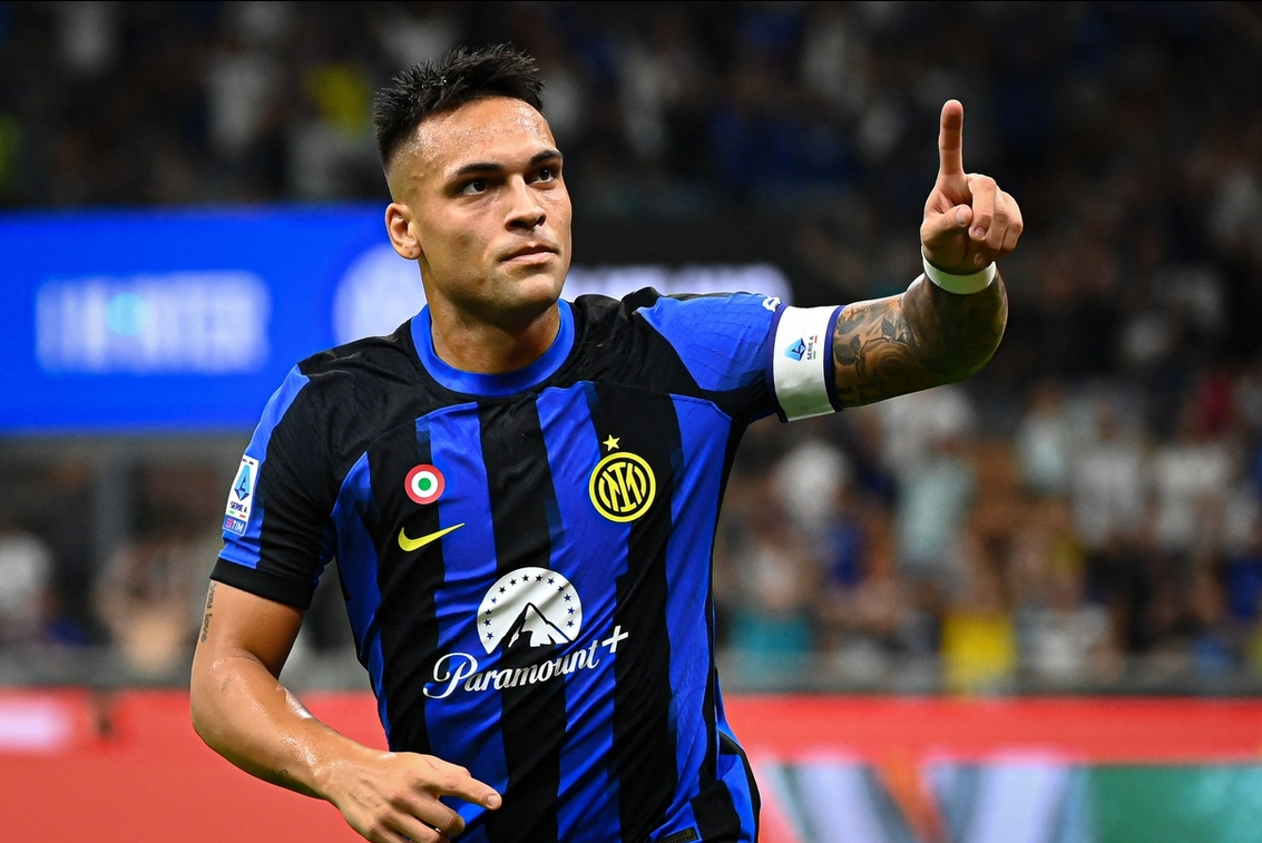 爱游戏登录入口-AC米兰队主场轻松取胜，保持不败纪录