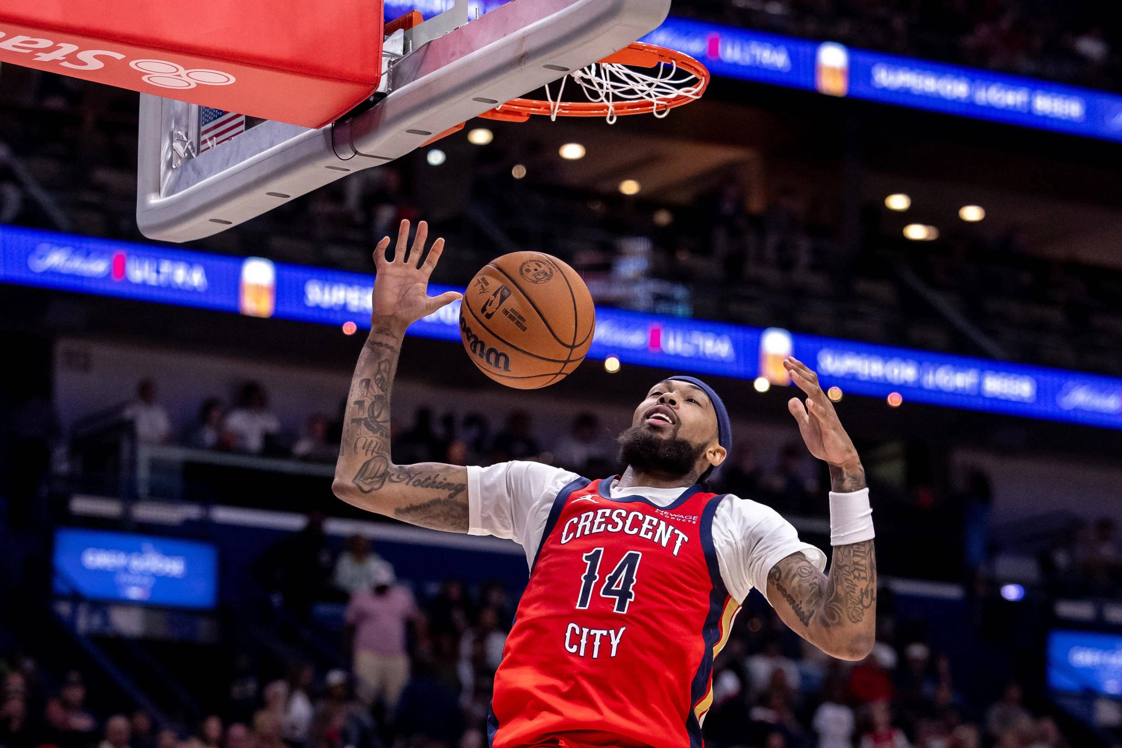 爱游戏在线-猛龙球星因伤缺席比赛，球队冲击季后赛或受阻的简单介绍