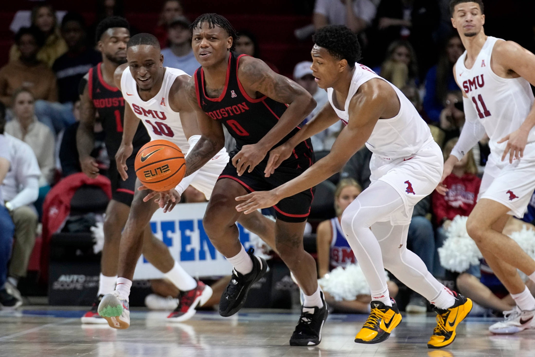 强劲对手!球队展现出色防守能力 强劲对手!球队展现出色防守能力