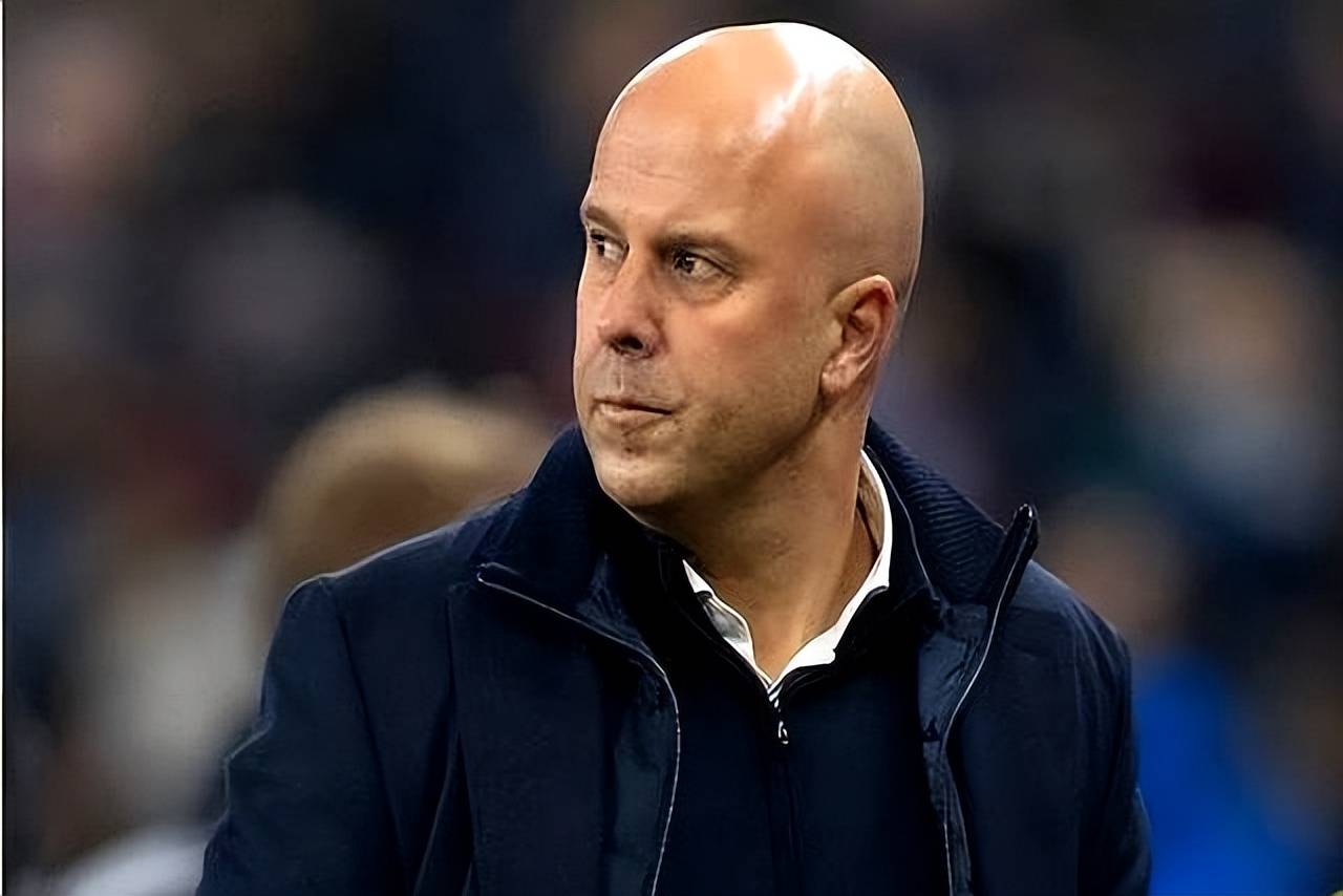 利物浦客场惨遭大败，争冠形势严峻