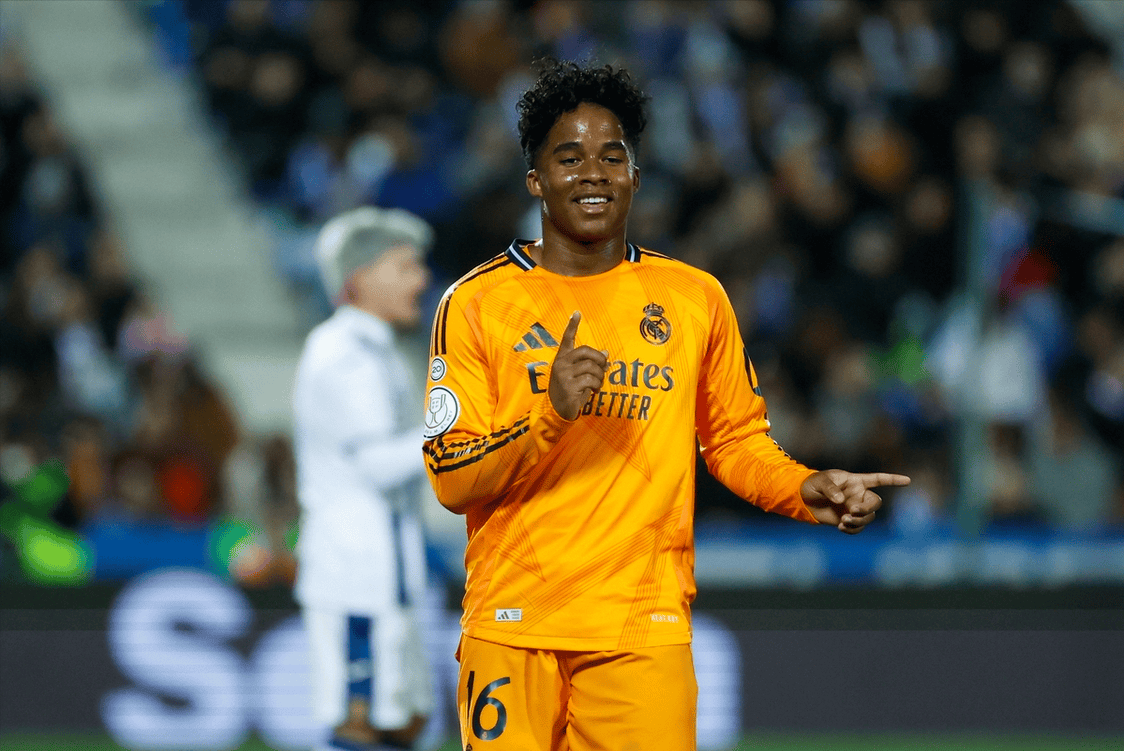 莱加内斯实力出众,赢得球迷掌声 莱加内斯实力出众,赢得球迷掌声