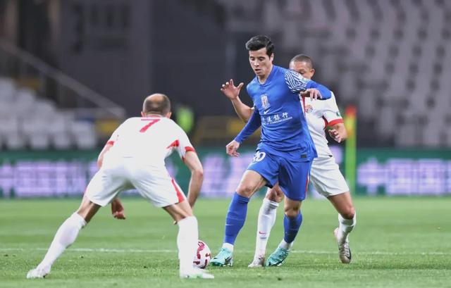 爱游戏登录-申花中场发挥稳定，帮助球队稳固战绩！