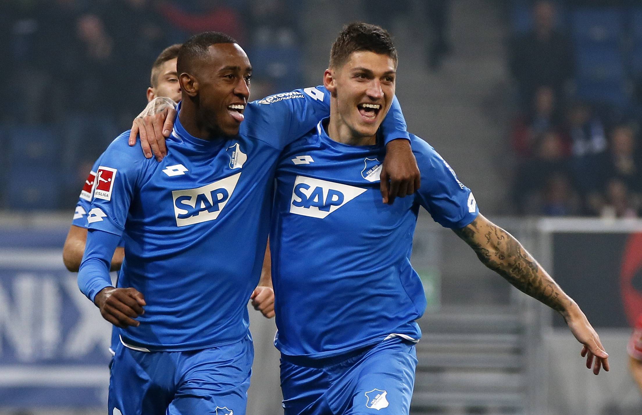 爱游戏app-球员在比赛中频频获得得分机会，发挥抢眼