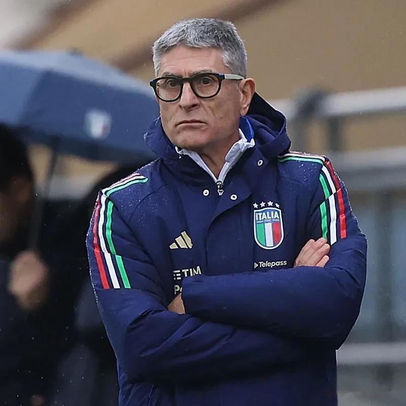 意大利队在友谊赛中大胜，球员士气高涨