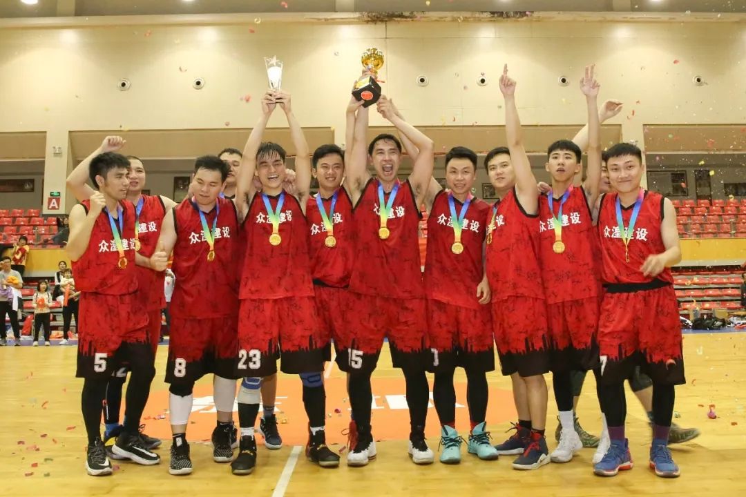 东京男篮掀起风云,夺得冠军宝座 东京男篮掀起风云,夺得冠军宝座