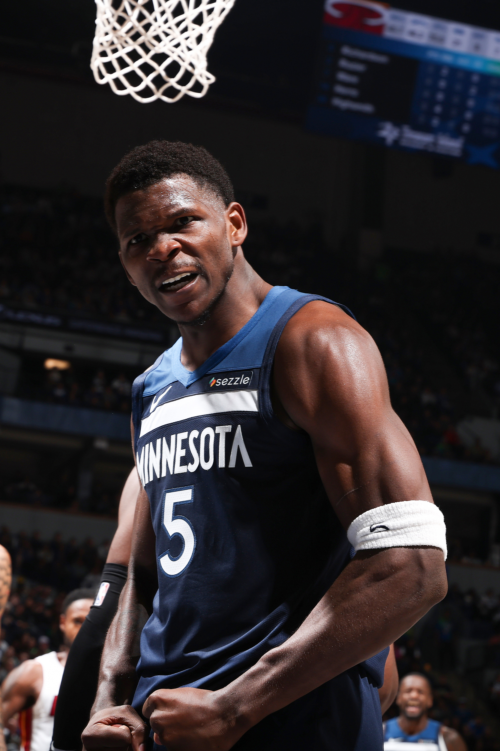 爱游戏官网入口-森林狼擒灰熊，霍华德26+12