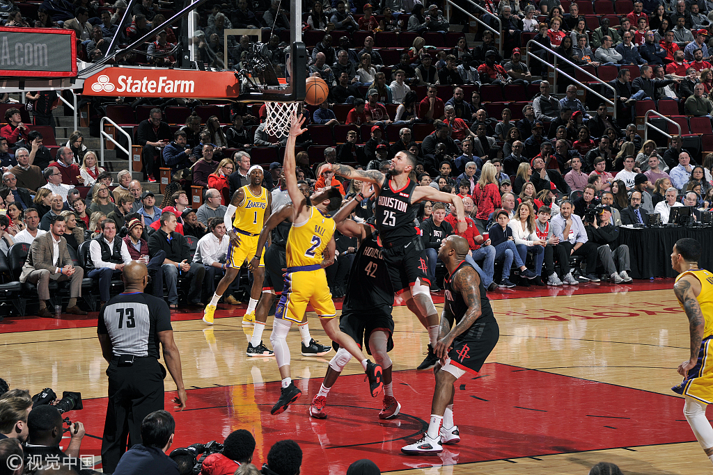 湖人不敌活塞,战绩雪上加霜 湖人不敌活塞,战绩雪上加霜