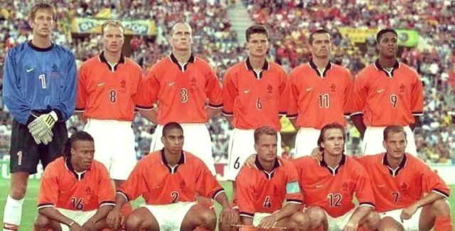 荷兰队神勇发挥，成功晋级下一轮