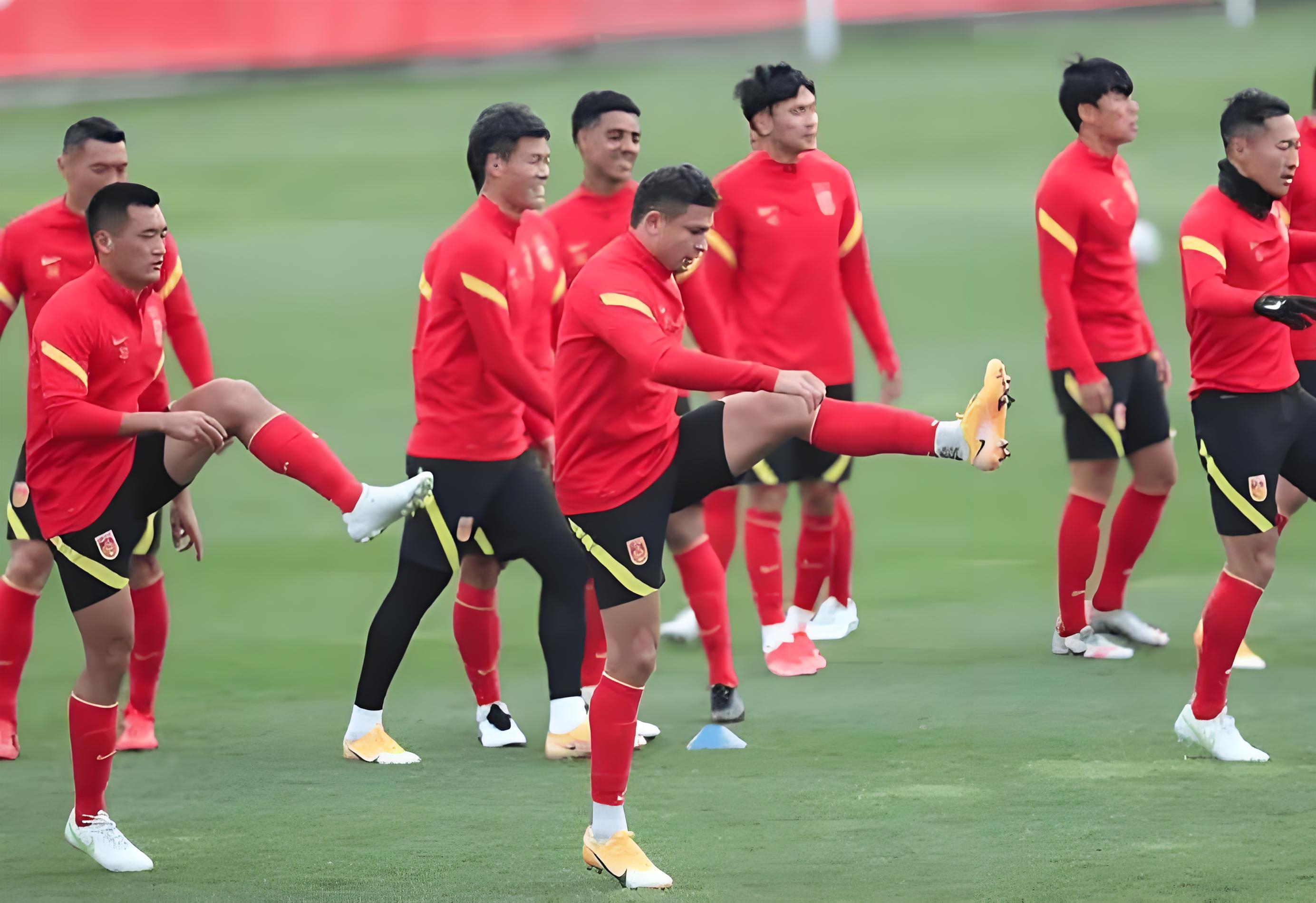 球迷们热议！一场重要足球比赛备受瞩目