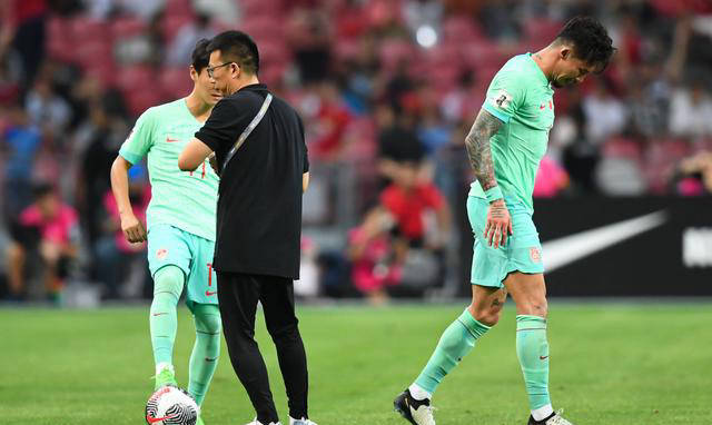 年轻球员崭露头角，领导球队赢得胜利的简单介绍