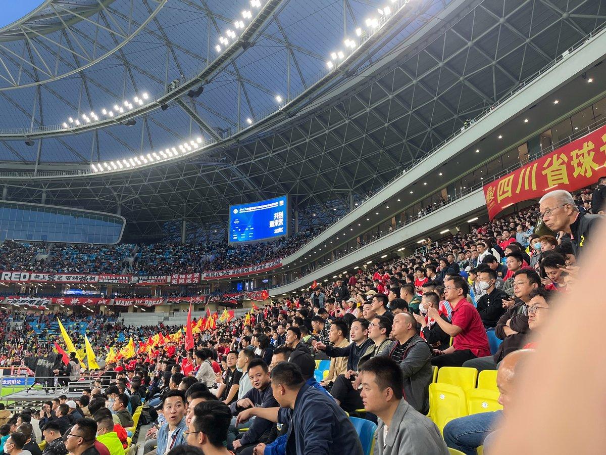 爱游戏在线登录-足球运动引发热潮，全球球迷欢聚一堂